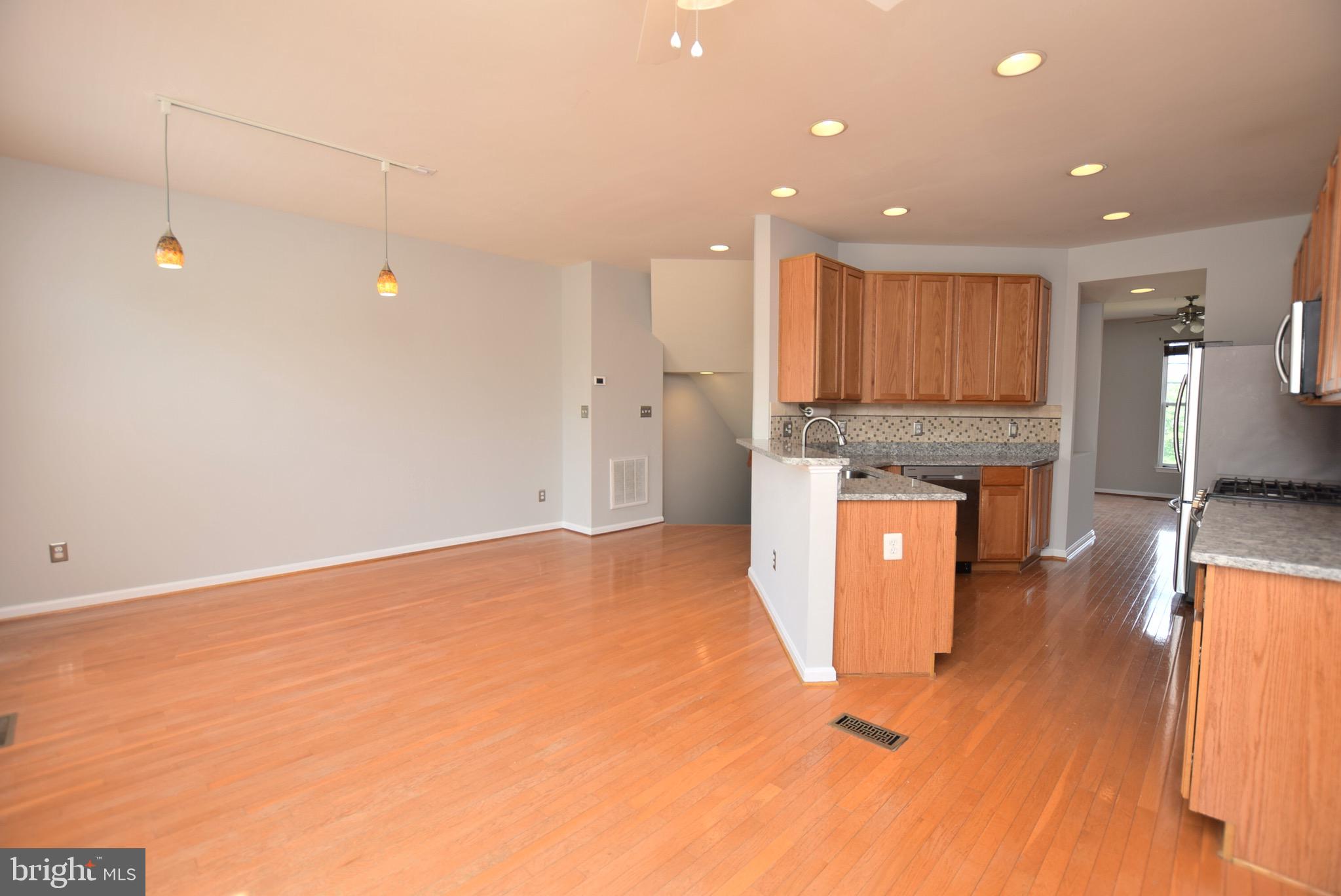 9179 Ribbon Falls Loop Bristow, VA 20136 - Photo 10 of 29 Dining Area & Kitchen