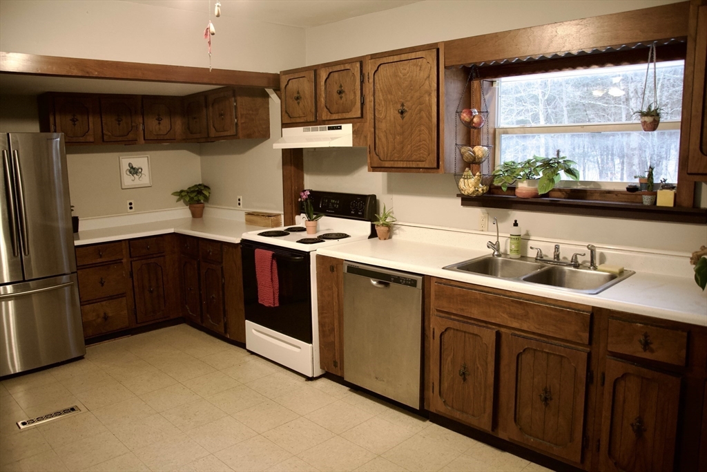886 Keene Road Winchester, NH 03470 - Photo 5 of 23 Gallery Image 5