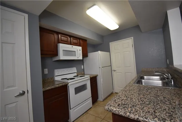 $950 | 6800 East Lake Mead Boulevard, Unit 1053, Las Vegas, NV 89156