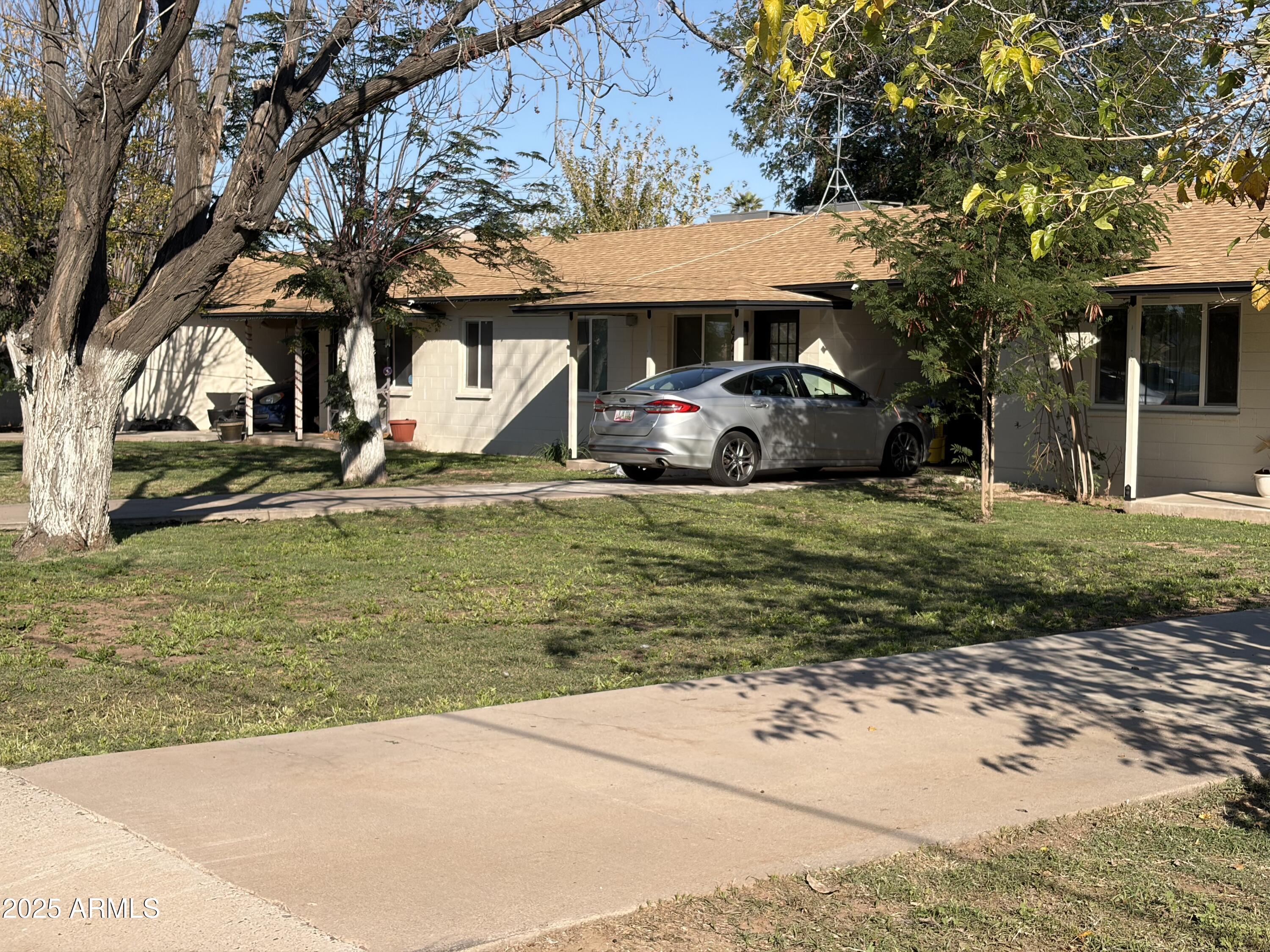 5963 West Ocotillo Road Glendale, AZ 85301 - Photo 10 of 12 a view of a house with garden