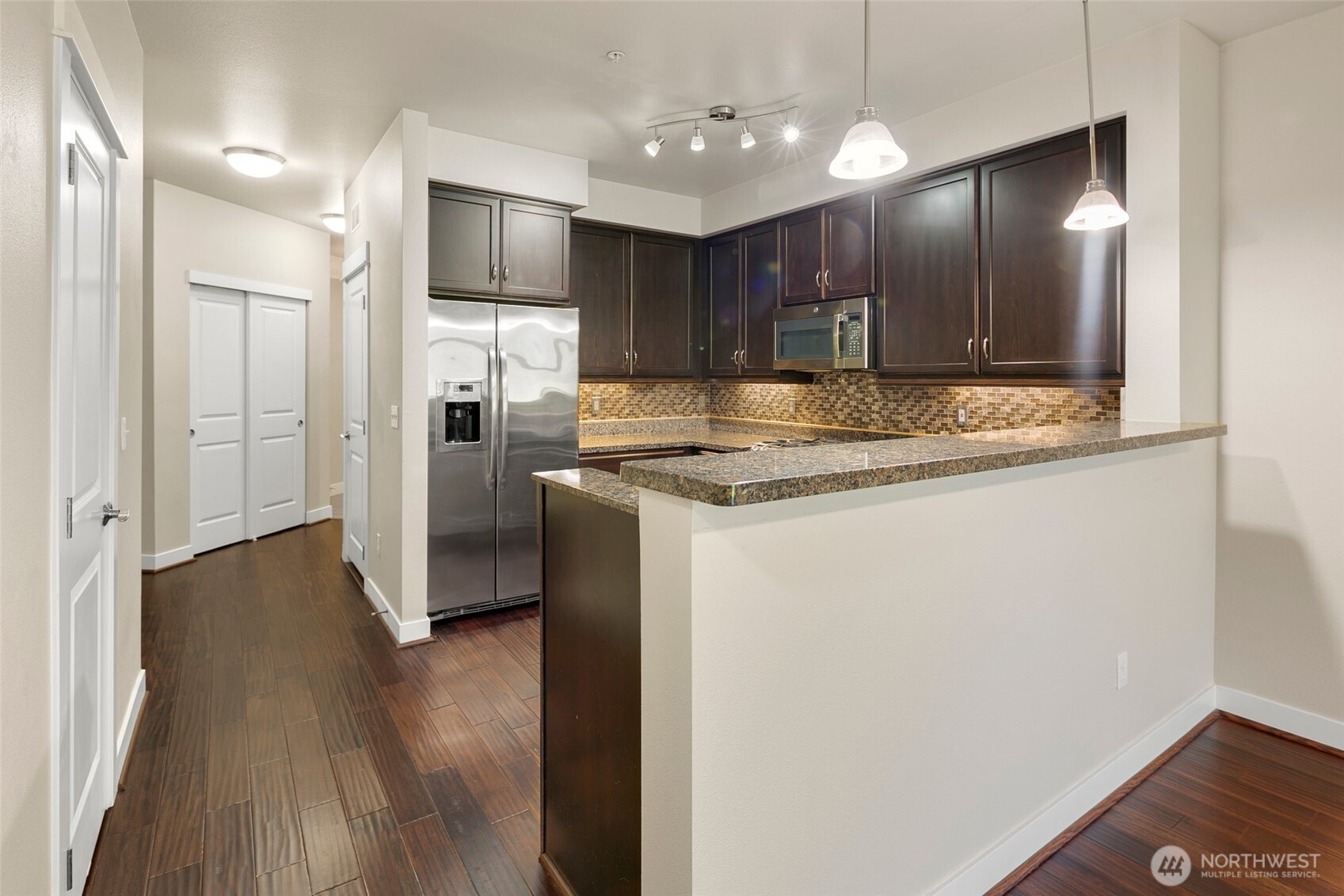 15730 116th Avenue Northeast, Unit 405 Bothell, WA 98011 - Photo 7 of 31
