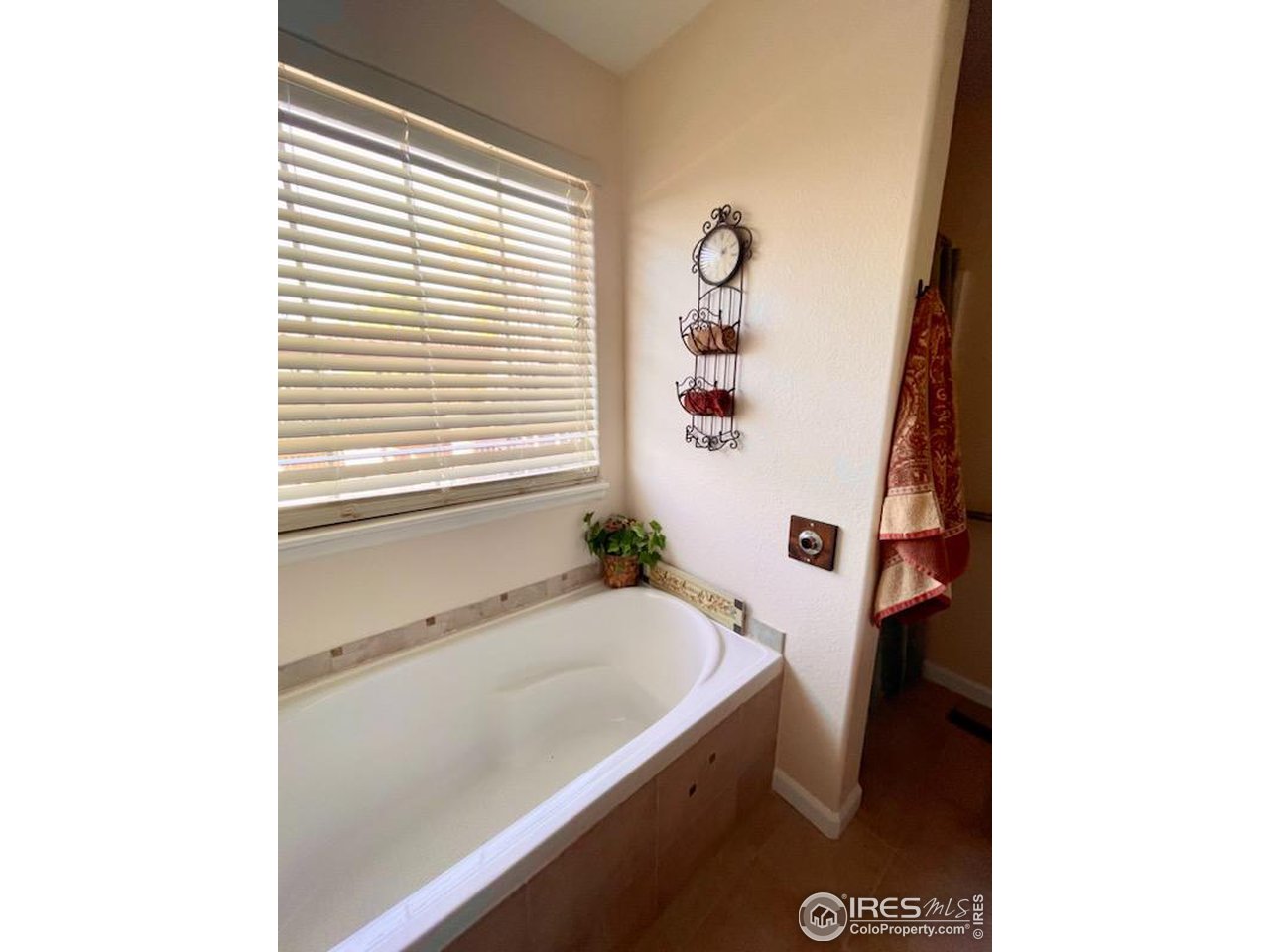 810 Nicole Road Sterling, CO 80751 - Photo 26 of 40 Primary Bath