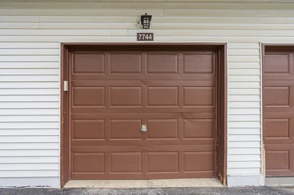 $210,000 | 7744 West Kenton Court, Unit 7744, Frankfort, IL 60423