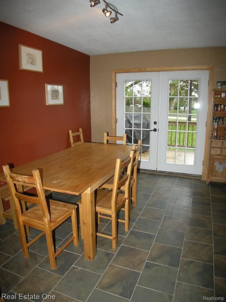 923 Benstein Road Walled Lake, MI 48390 - Photo 9 of 25 Spacious Eating Area