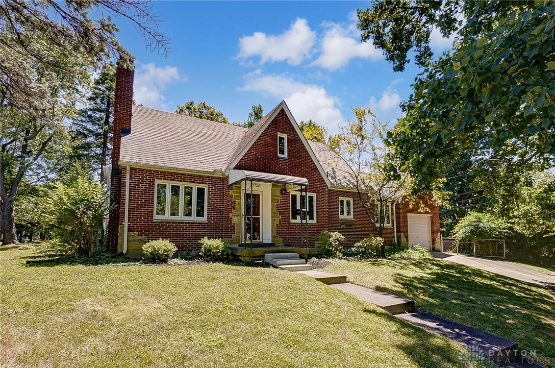 726 Devonshire Road Dayton, OH 45419 - Photo 2 of 40