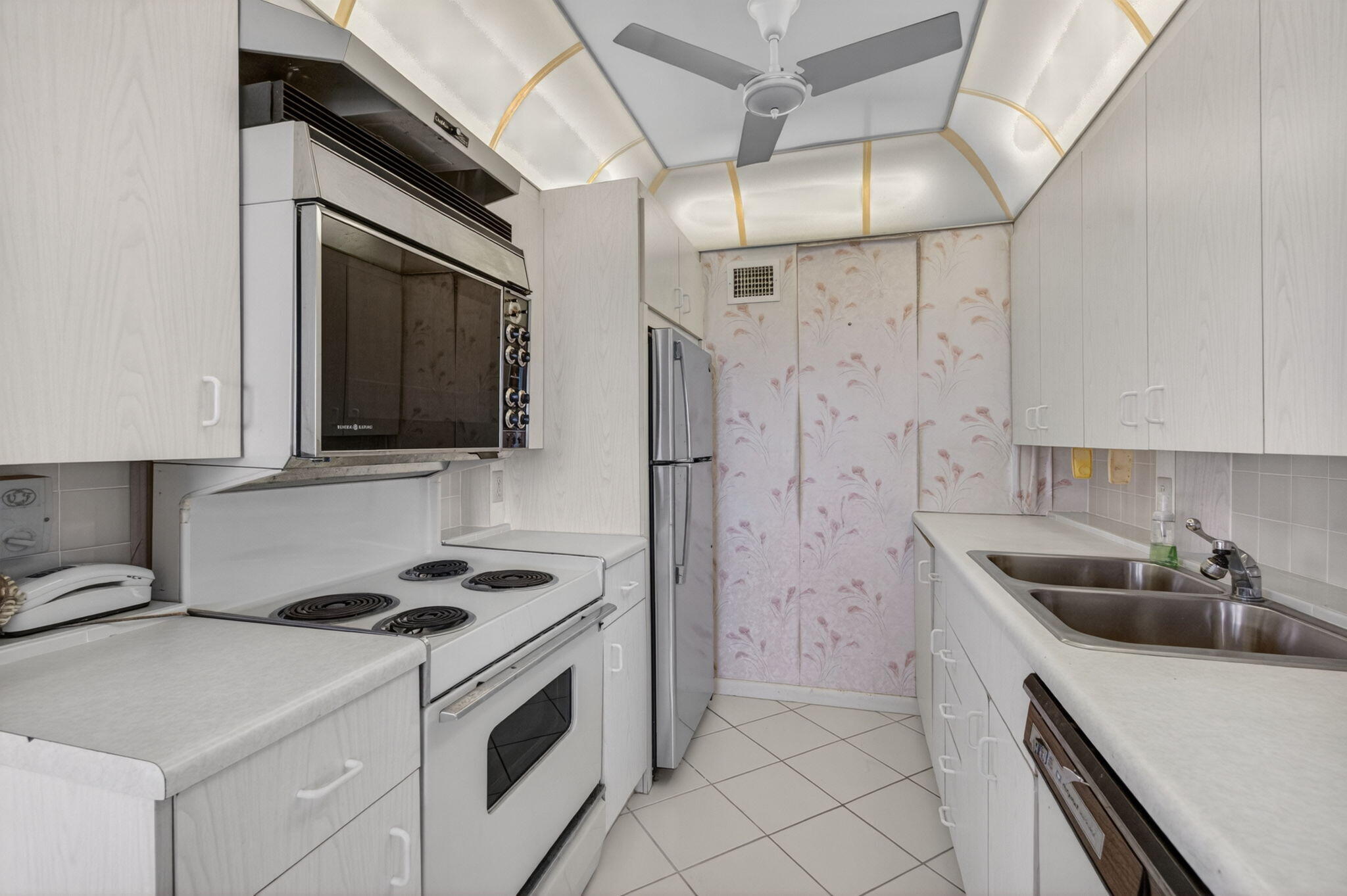 4059 Guildford East Boca Raton, FL 33434 - Photo 18 of 101 21-web-or-mls-DSC_7965