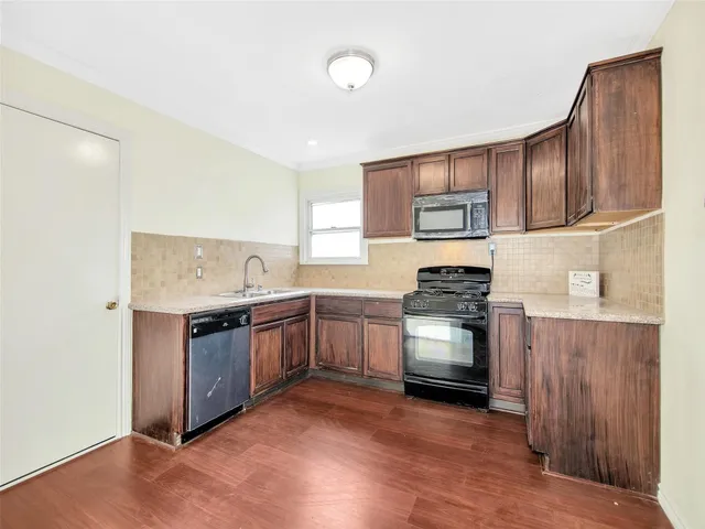 $1,600 | 703 East Adoue Avenue, Baytown, TX 77520