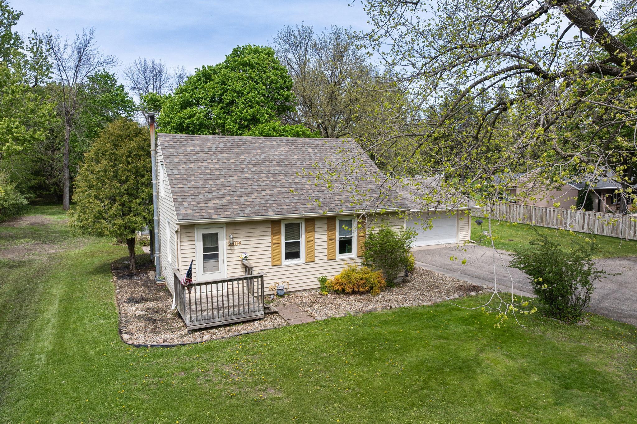 2304 15th Avenue Southwest Austin, MN 55912 - Photo 2 of 42