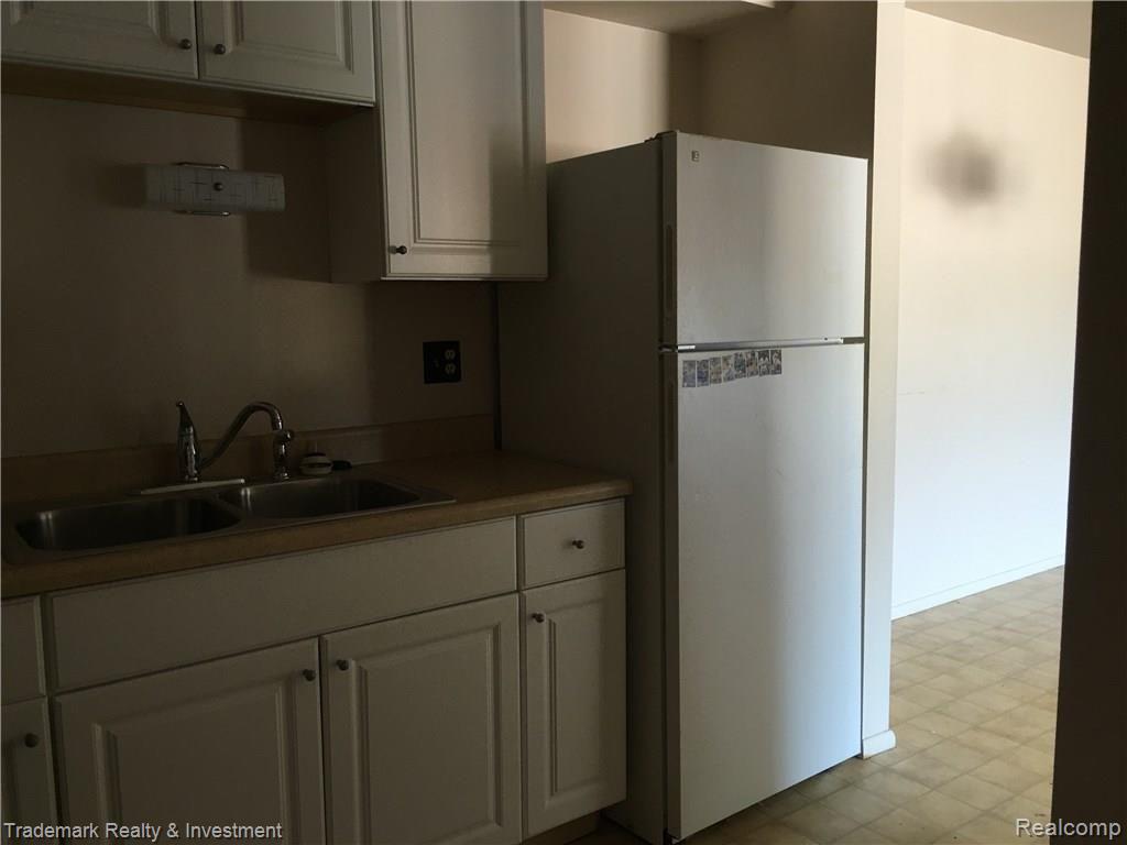 30237 Utica Road, Unit 81 Roseville, MI 48066 - Photo 6 of 14 IMG_0229.jpg
