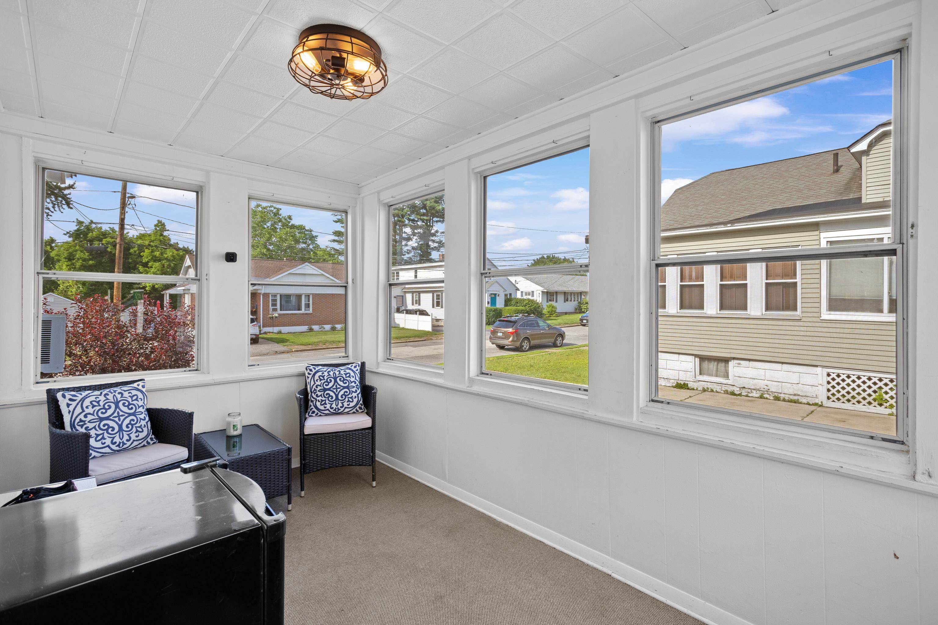 53 Randall Street Manchester, NH 03103 - Photo 4 of 51 Gallery Image 4