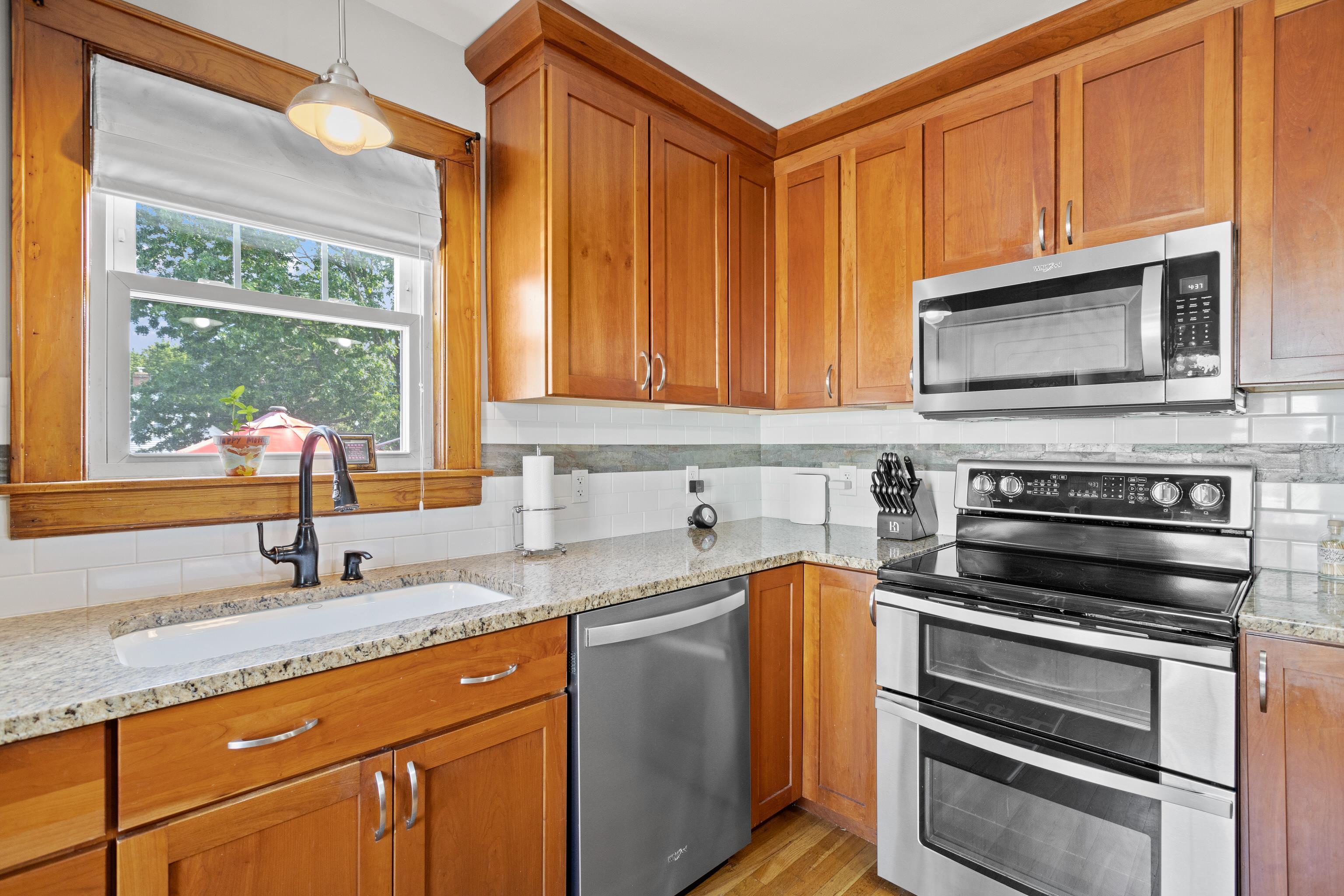 53 Randall Street Manchester, NH 03103 - Photo 6 of 51 Gallery Image 6