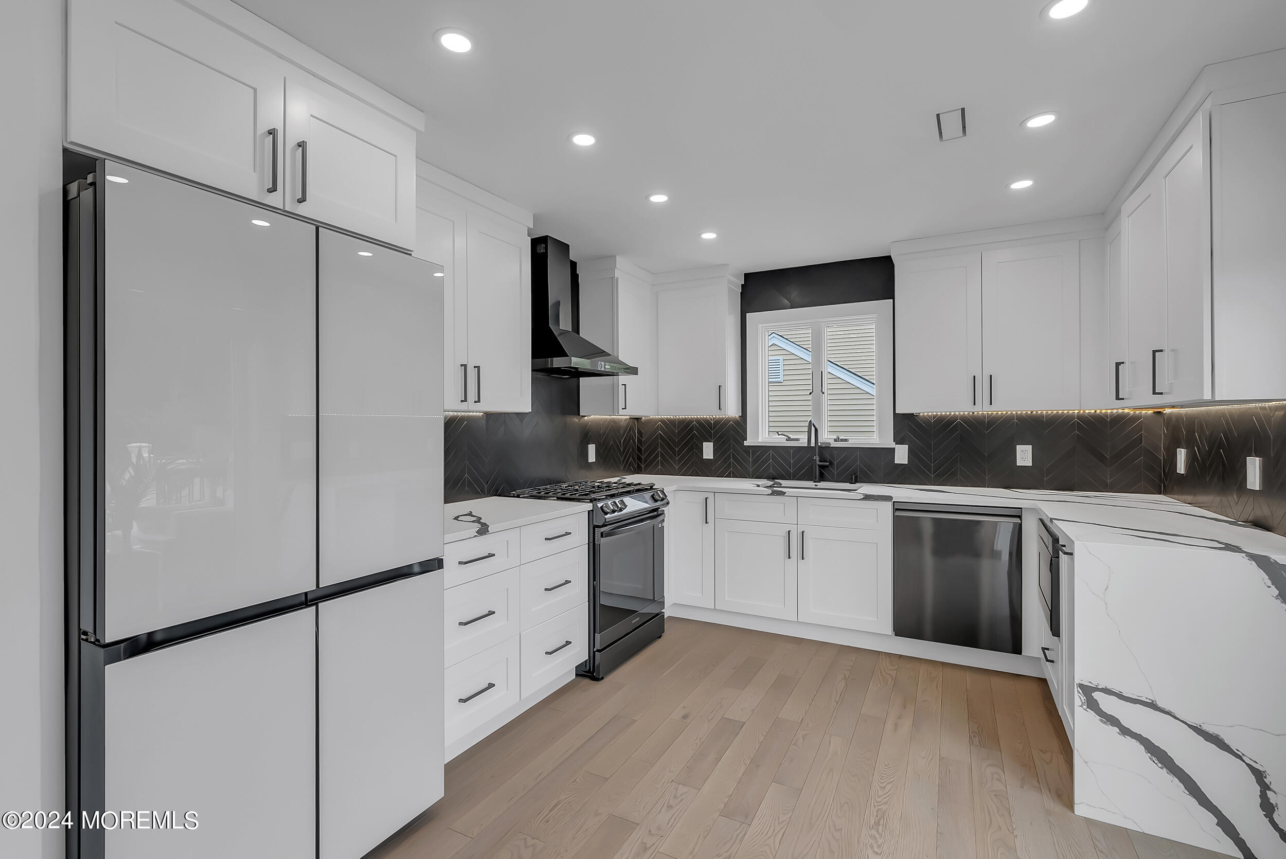 29 Peach Tree Road Oakhurst, NJ 07755 - Photo 15 of 42 023