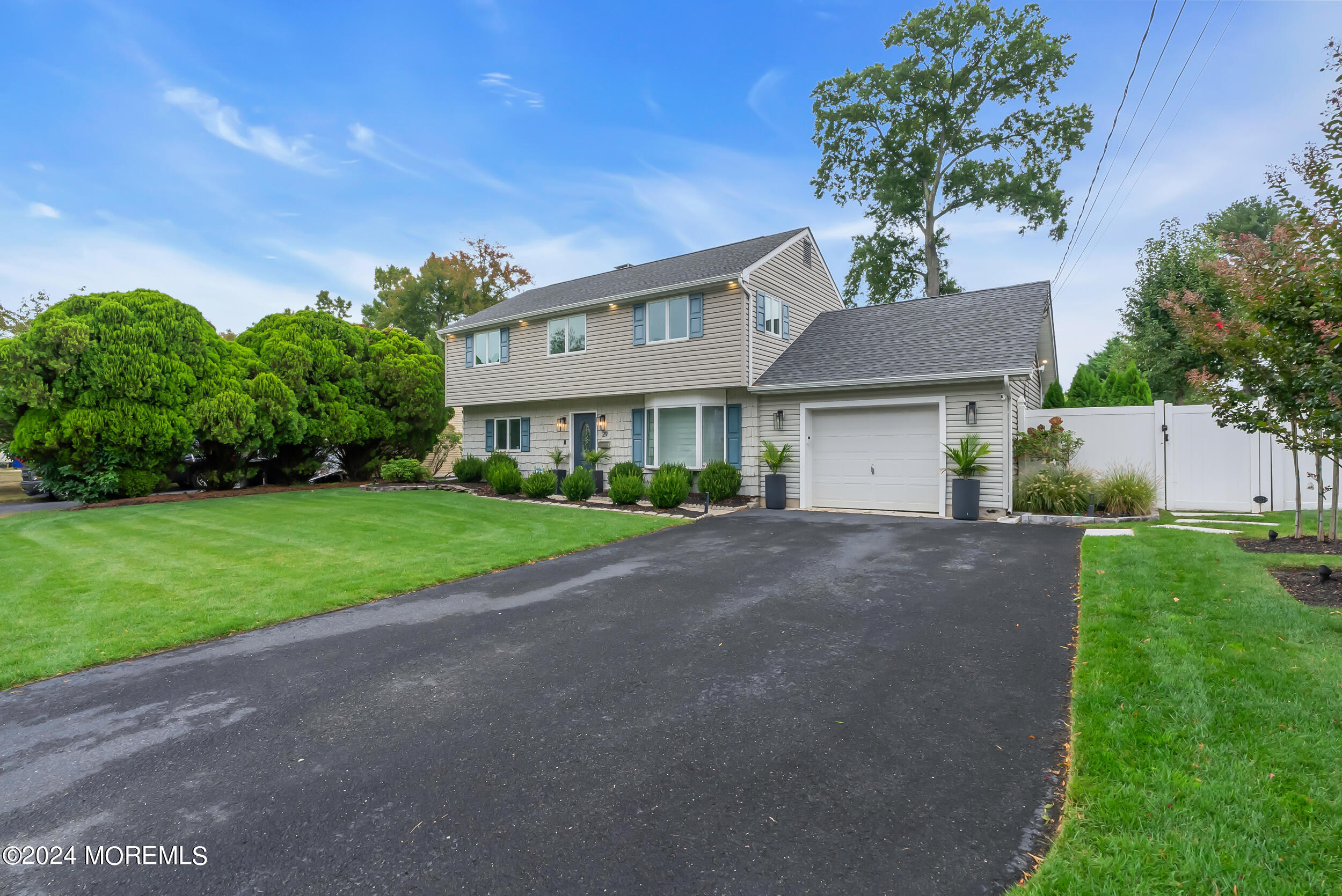 29 Peach Tree Road Oakhurst, NJ 07755 - Photo 2 of 42 003