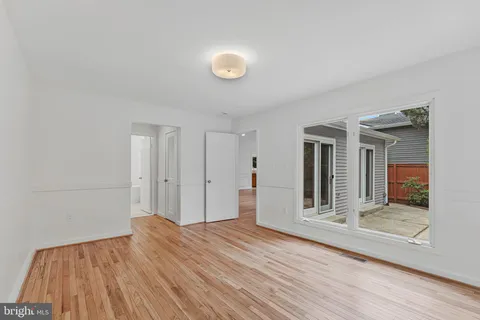 $999,000 | 8424 Hollis Lane, Vienna, VA 22182