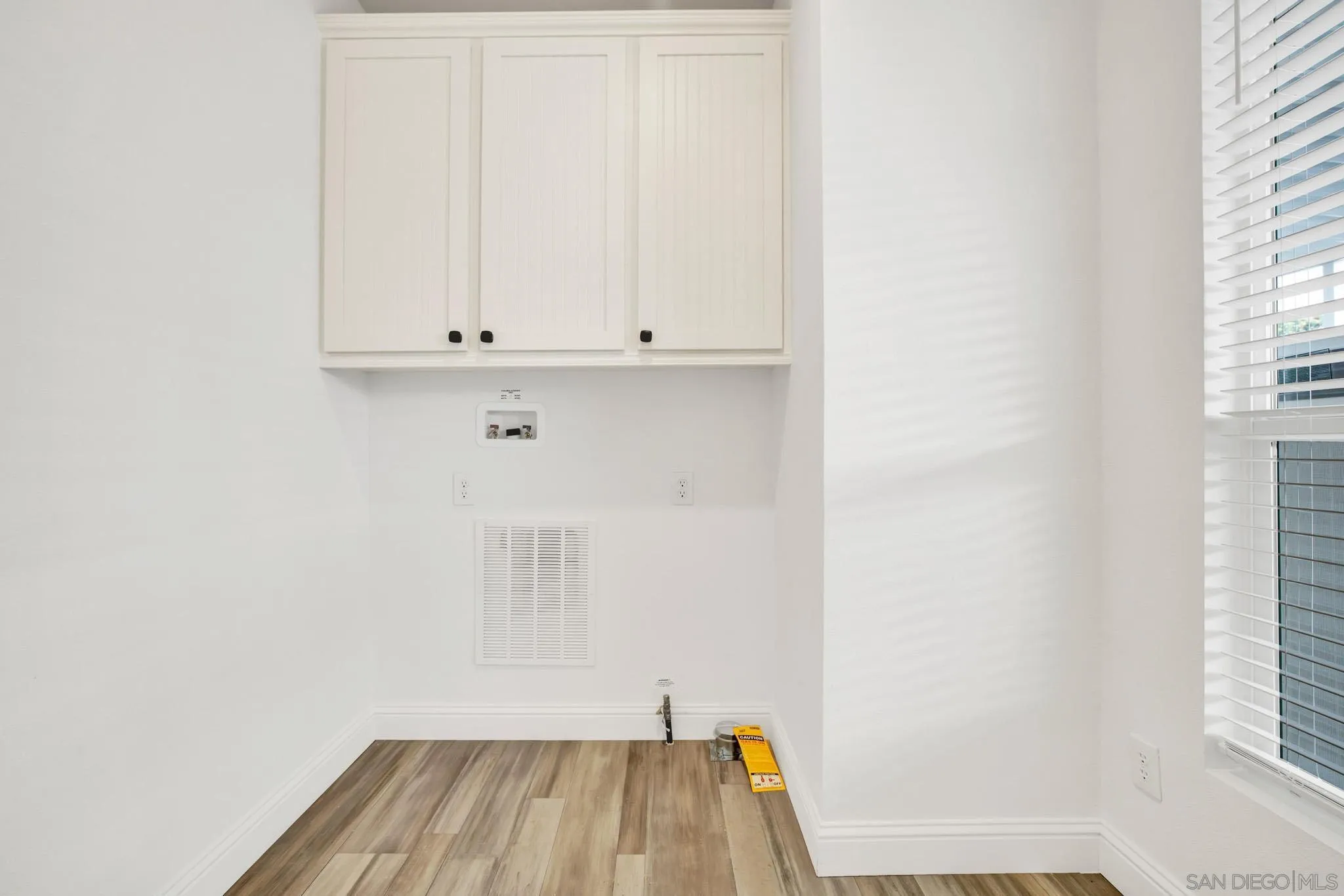 2515 Sweetwater Road, Unit 76 Spring Valley, CA 91977 - Photo 24 of 31 a view of a room with wooden floor and cabinets