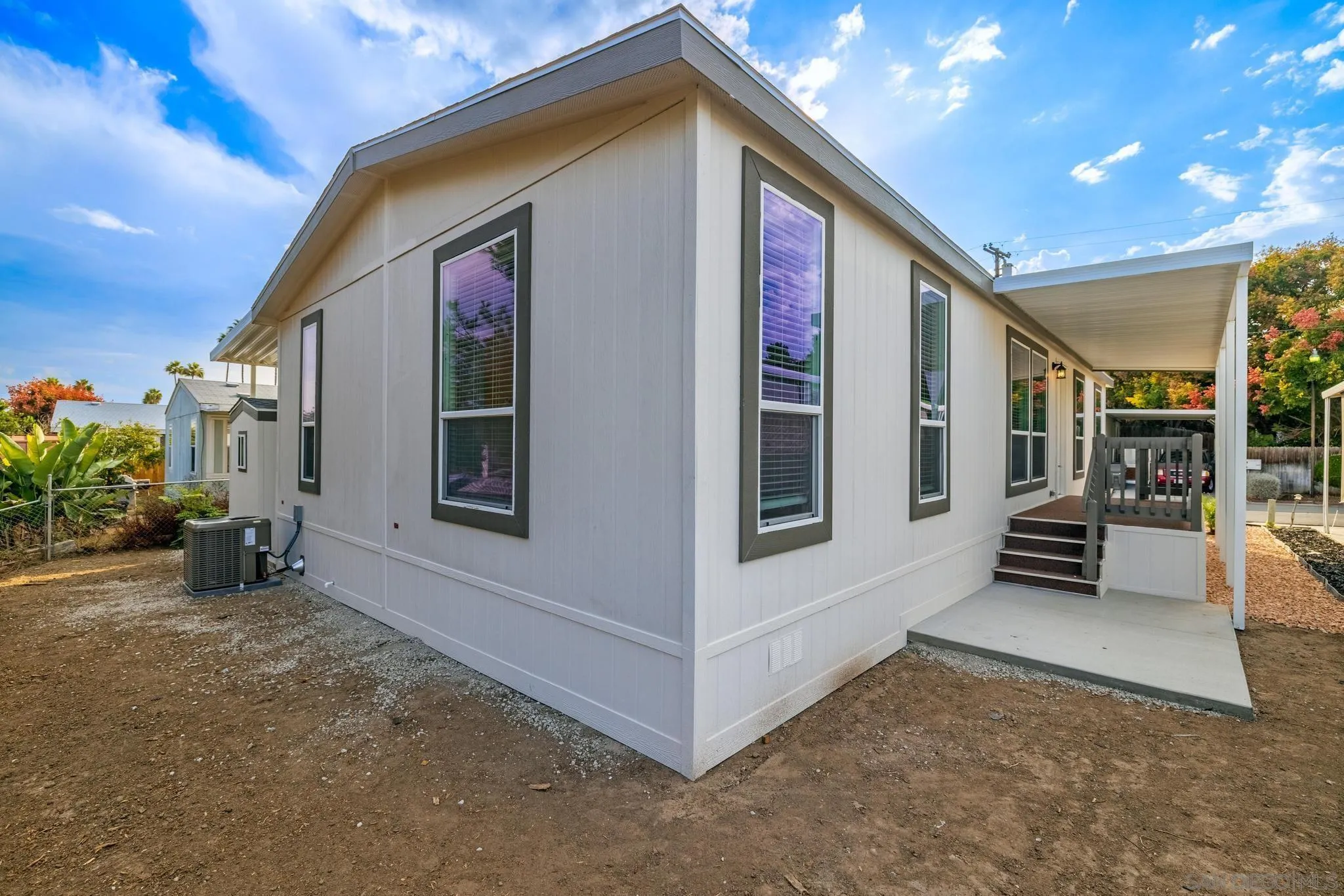 2515 Sweetwater Road, Unit 76 Spring Valley, CA 91977 - Photo 25 of 31 a view of an entryway with a livingroom