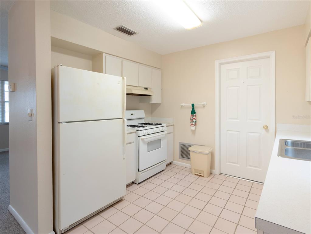 135 Southwest 266th Street Newberry, FL 32669 - Photo 6 of 22
