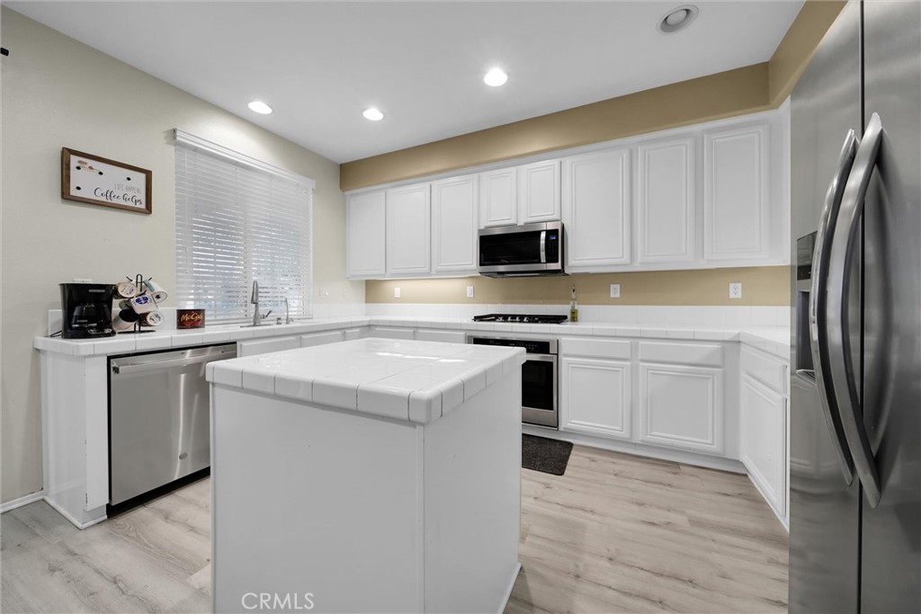 28440 Ware Street Murrieta, CA 92563 - Photo 17 of 72 Kitchen view facing North East