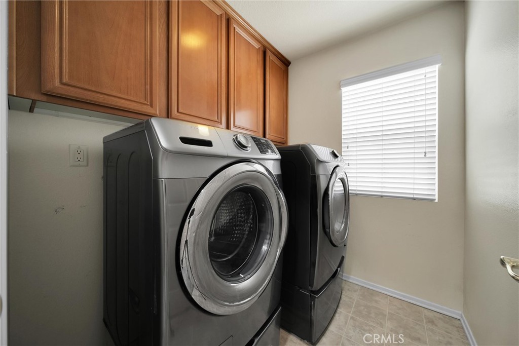 28440 Ware Street Murrieta, CA 92563 - Photo 39 of 72 a utility room with dryer and washer