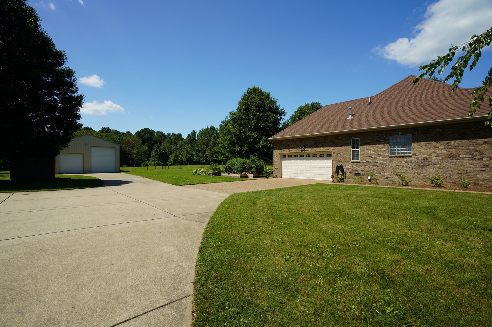 4221 Mt Zion Road Springfield, TN 37172 - Photo 12 of 36 a front view of a house with garden