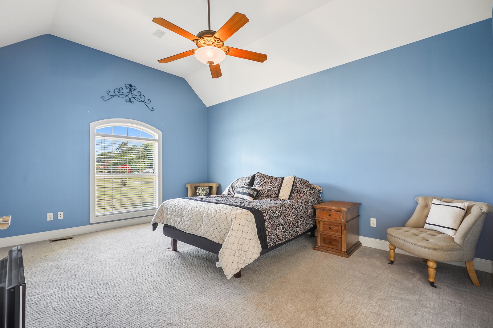 4221 Mt Zion Road Springfield, TN 37172 - Photo 26 of 36 a bed room with a bed and a couch