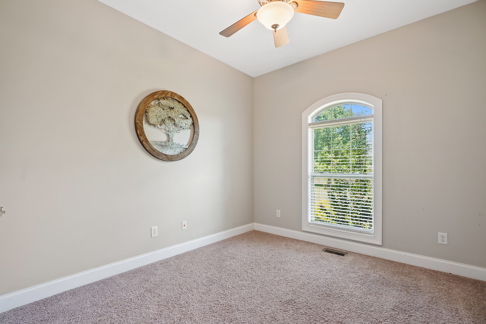 4221 Mt Zion Road Springfield, TN 37172 - Photo 32 of 36 an empty room with a window