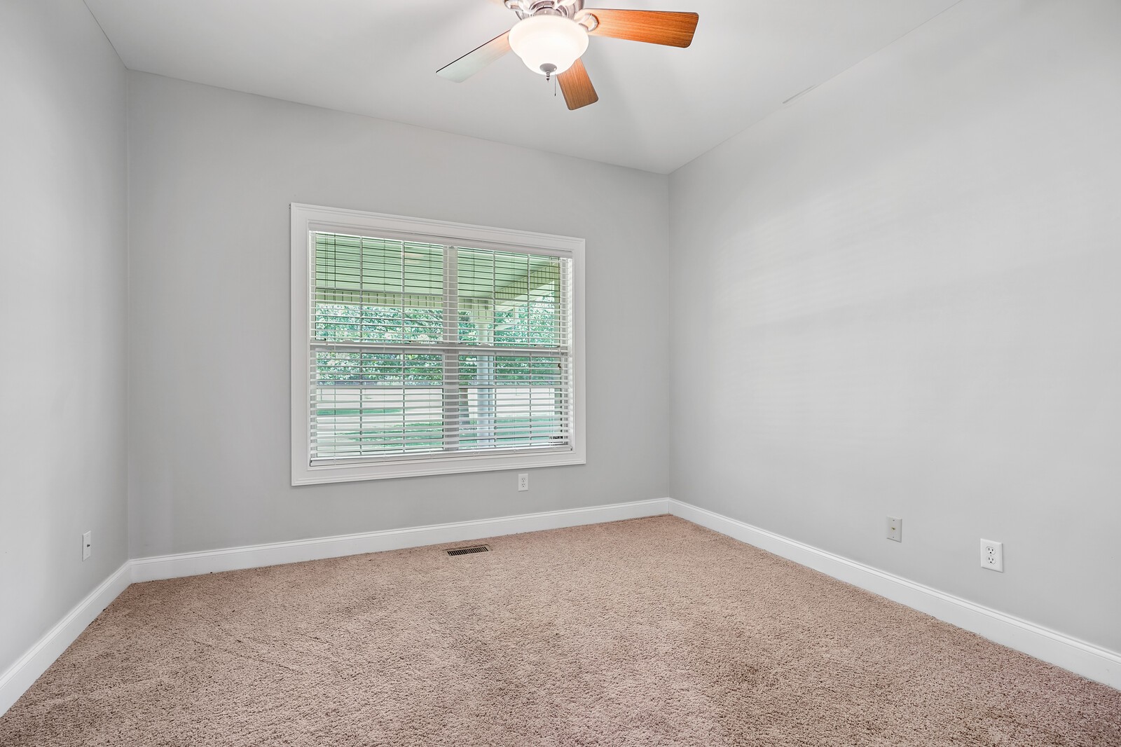 4221 Mt Zion Road Springfield, TN 37172 - Photo 35 of 36 an empty room with a window