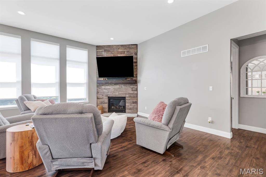 401 Hamlet Court O'Fallon, MO 63367 - Photo 8 of 45