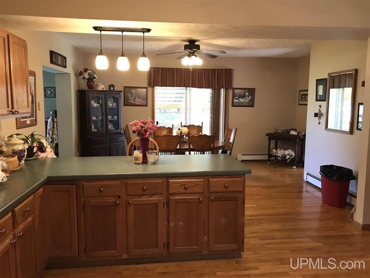 7011 P Road Gladstone, MI 49837 - Photo 4 of 38