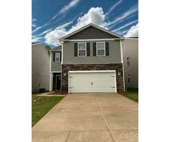 $2,500 | 1215 37th Ave Lane Northeast, Hickory, NC 28601