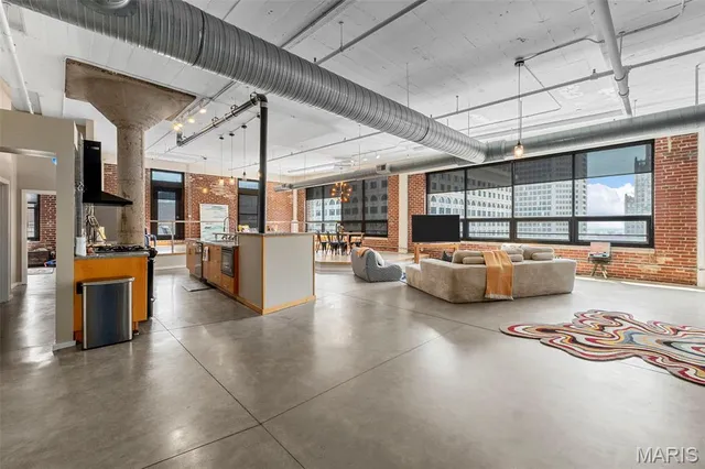 $400,000 | 1010 St Charles Street, Unit 1102, St. Louis, MO 63101