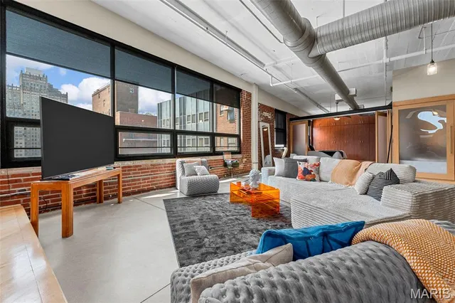 $400,000 | 1010 St Charles Street, Unit 1102, St. Louis, MO 63101