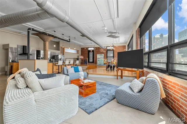 $400,000 | 1010 St Charles Street, Unit 1102, St. Louis, MO 63101