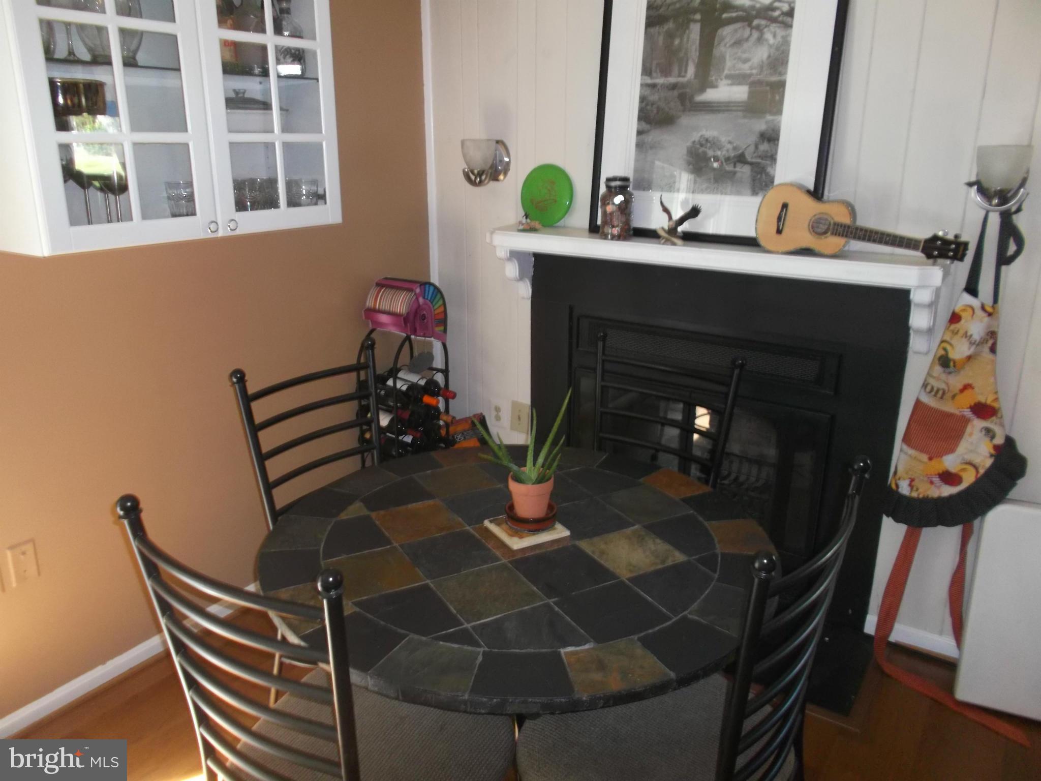7327 Stream Way Springfield, VA 22152 - Photo 4 of 23 Living Room