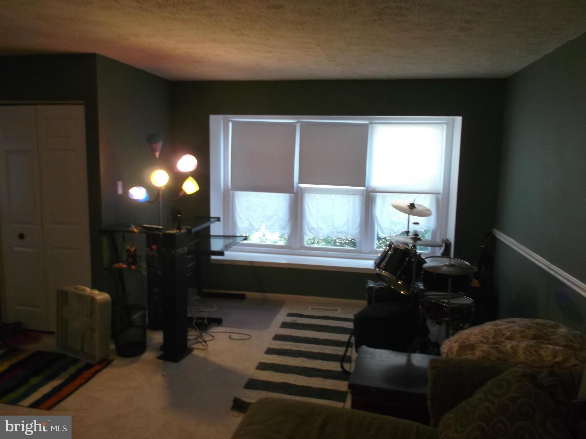 7327 Stream Way Springfield, VA 22152 - Photo 9 of 23 Living Room