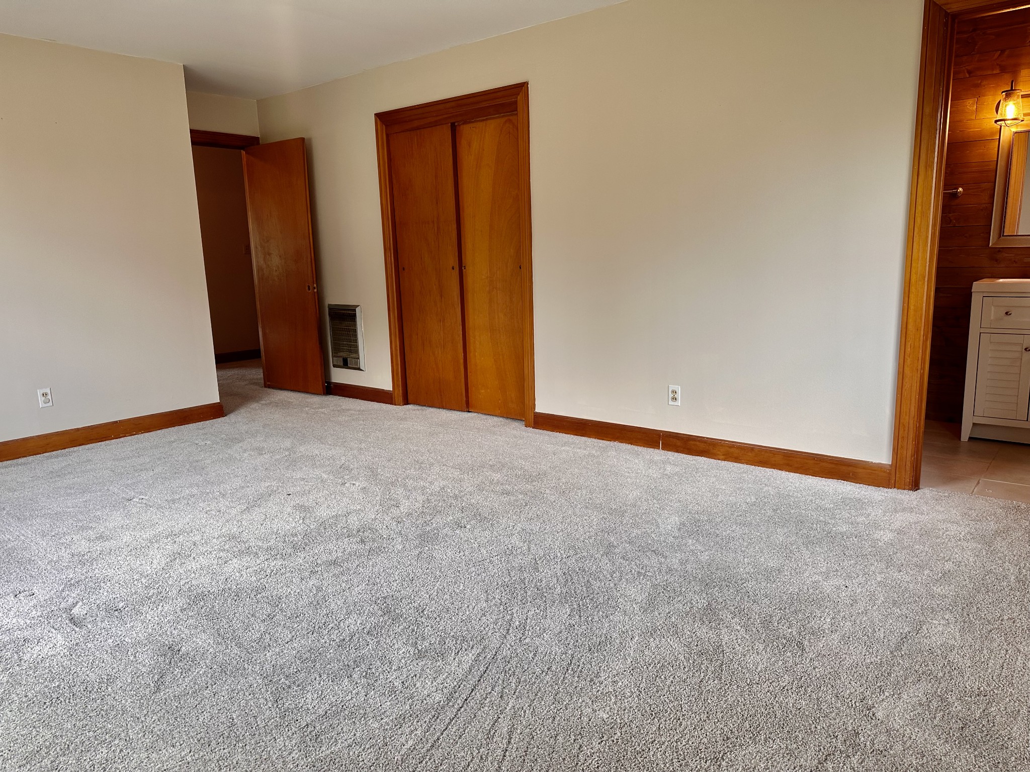 912 Hills Chapel Road Manchester, TN 37355 - Photo 11 of 23 an empty room with closet