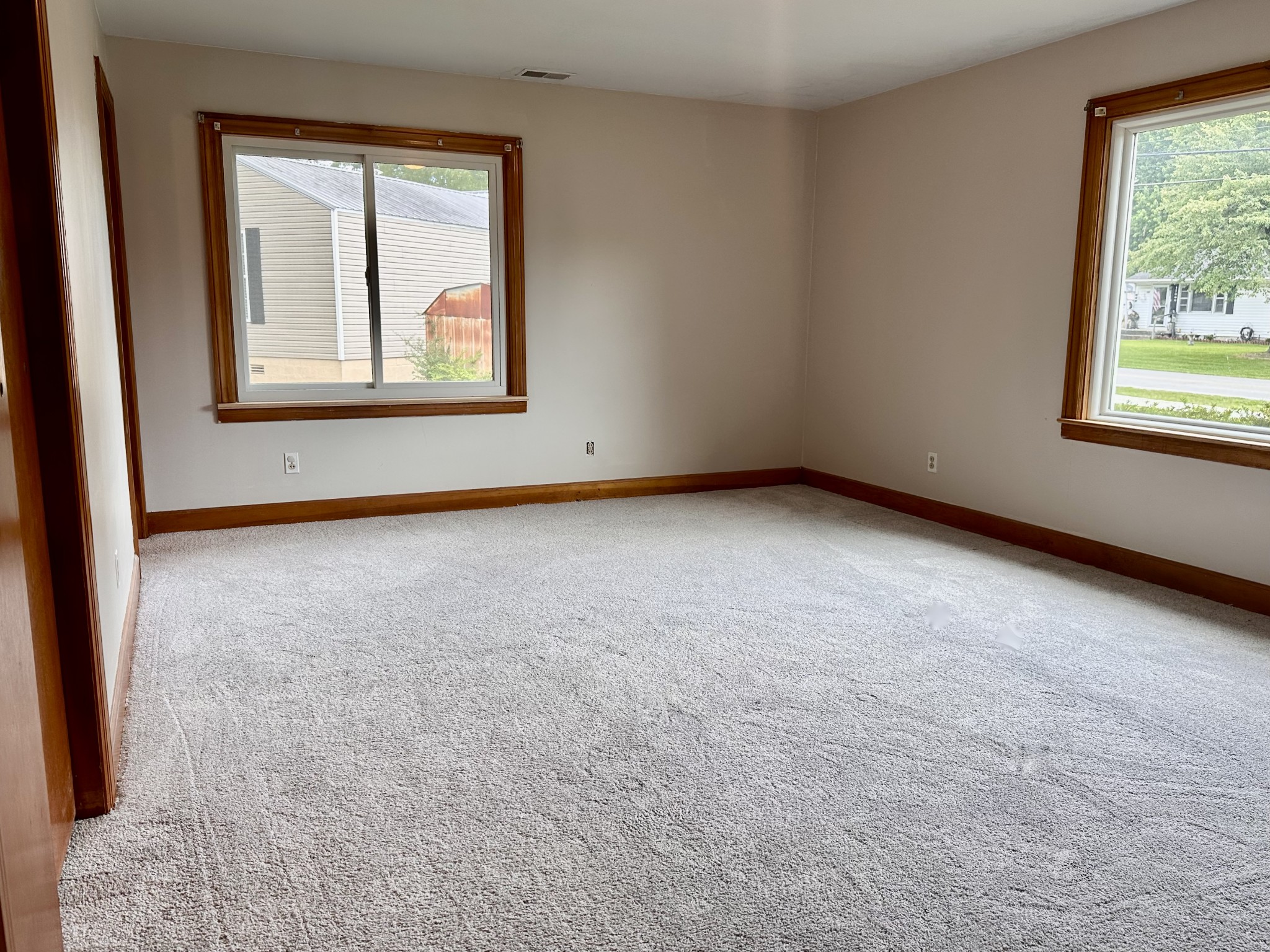 912 Hills Chapel Road Manchester, TN 37355 - Photo 12 of 23 an empty room with windows