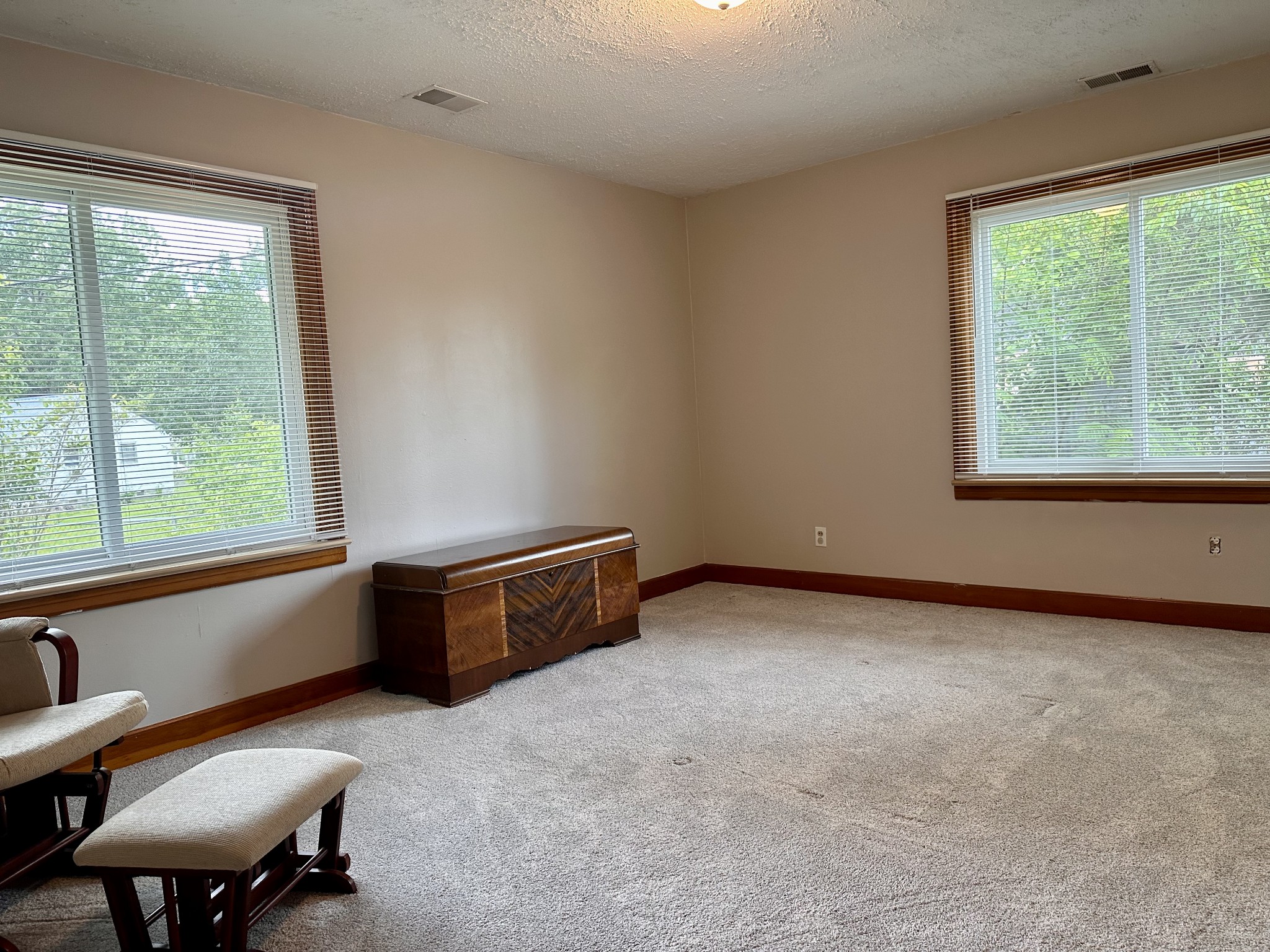 912 Hills Chapel Road Manchester, TN 37355 - Photo 17 of 23 a room with furniture and a window