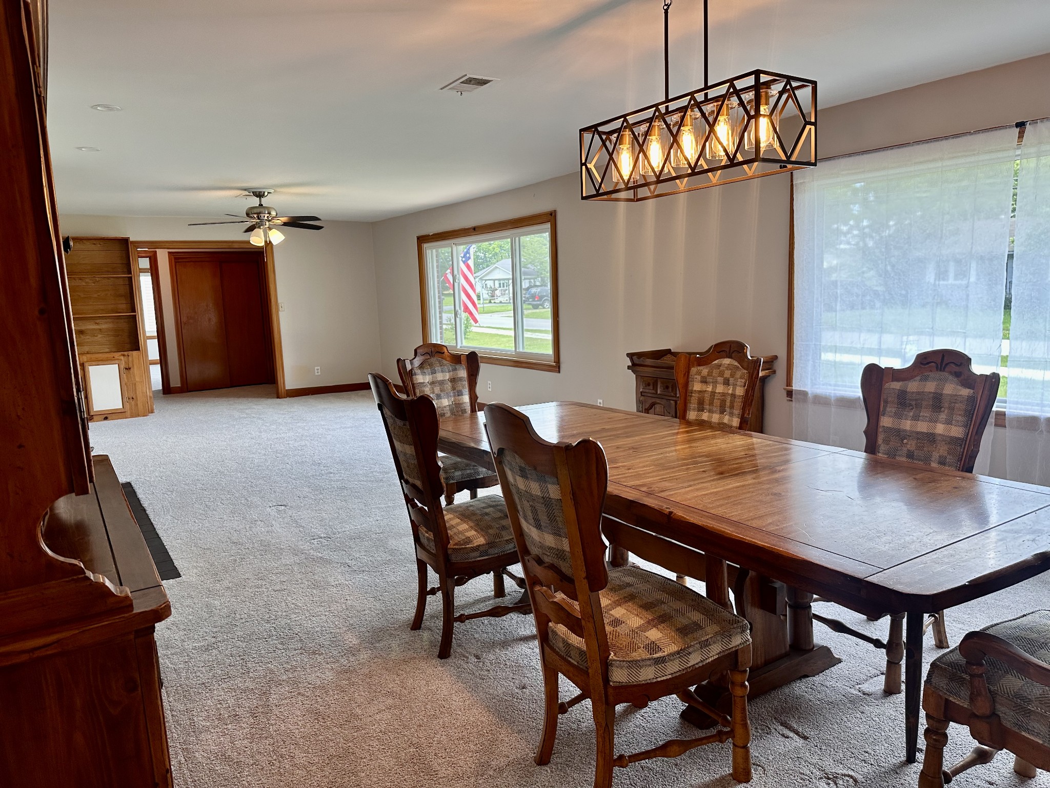 912 Hills Chapel Road Manchester, TN 37355 - Photo 4 of 23 a view of a dining room with furniture