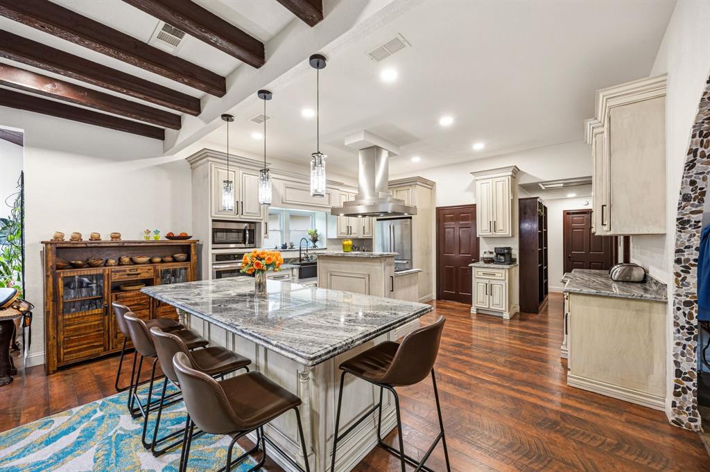 41 Graham Lane Lucas, TX 75002 - Photo 4 of 17 a kitchen with a table and chairs in it