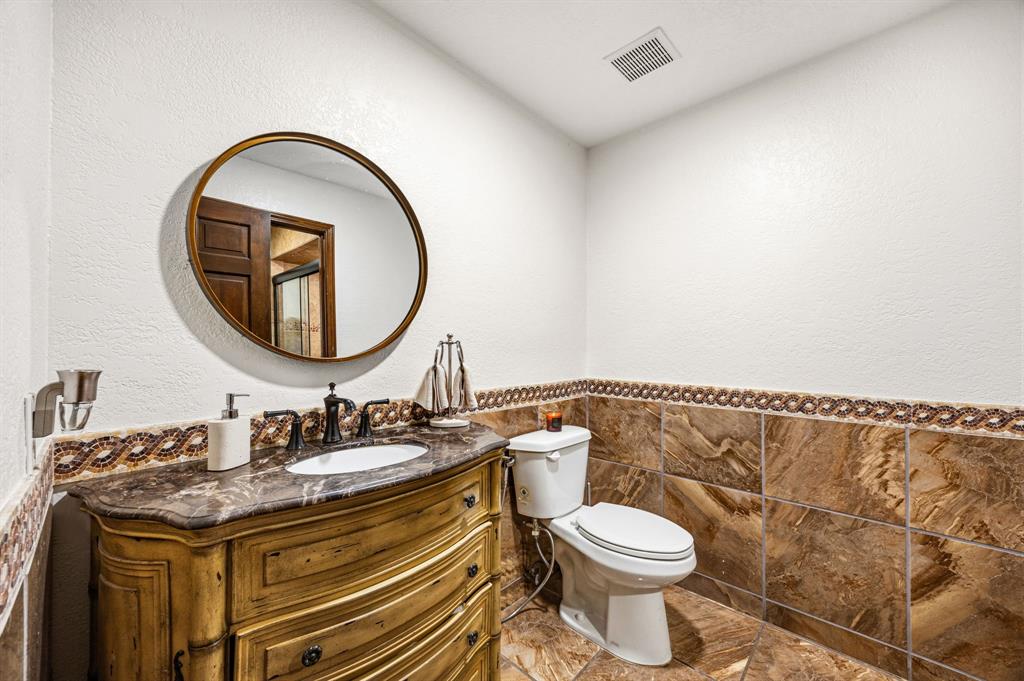 41 Graham Lane Lucas, TX 75002 - Photo 9 of 17 a bathroom with a sink and a mirror