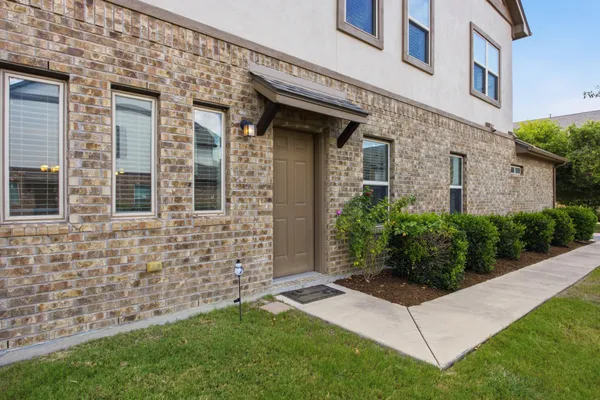 $2,390 | 2304 South Lakeline Boulevard, Unit 384, Cedar Park, TX 78613