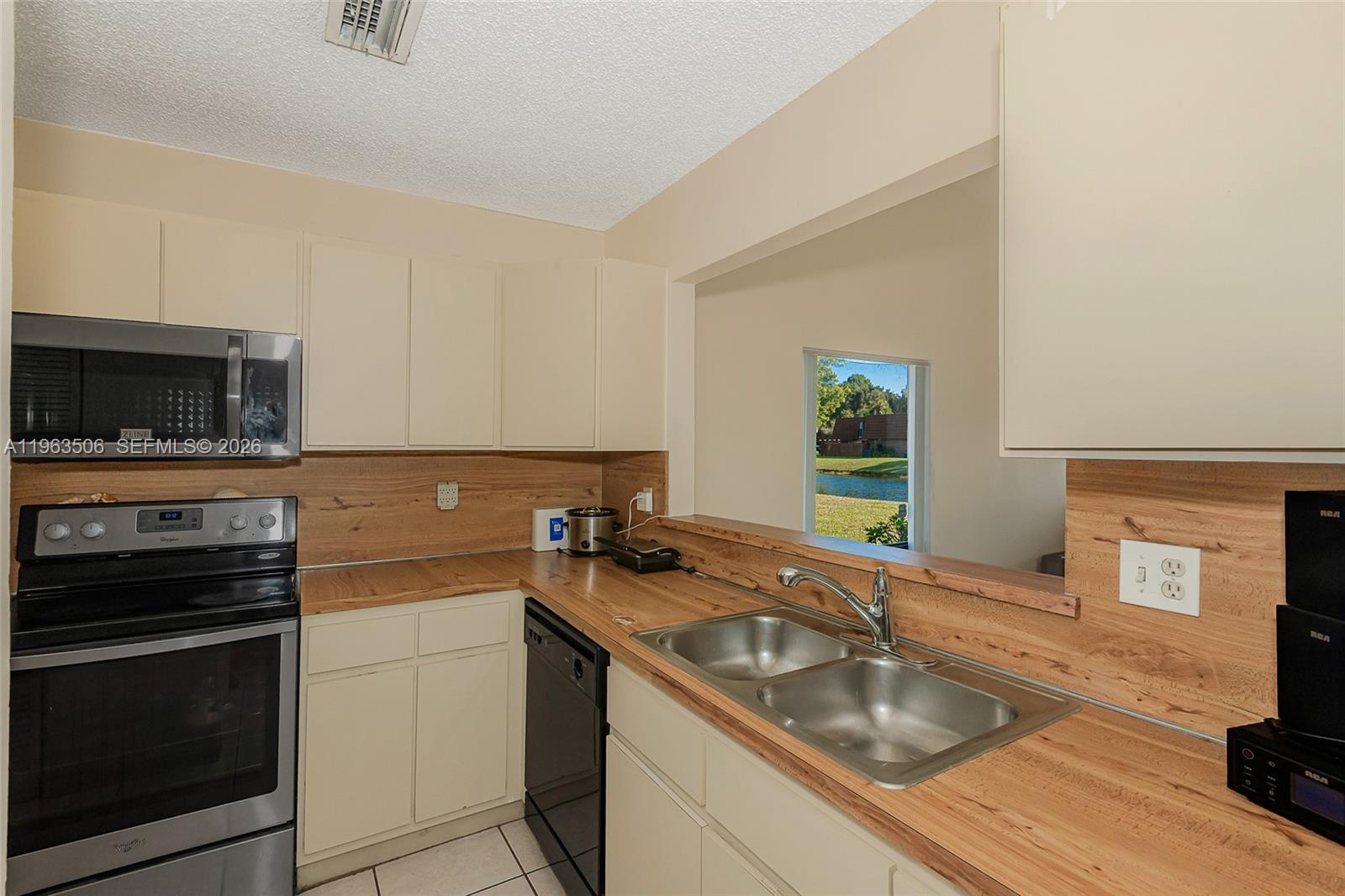 840 Southwest 120th Way Davie, FL 33325 - Photo 12 of 29