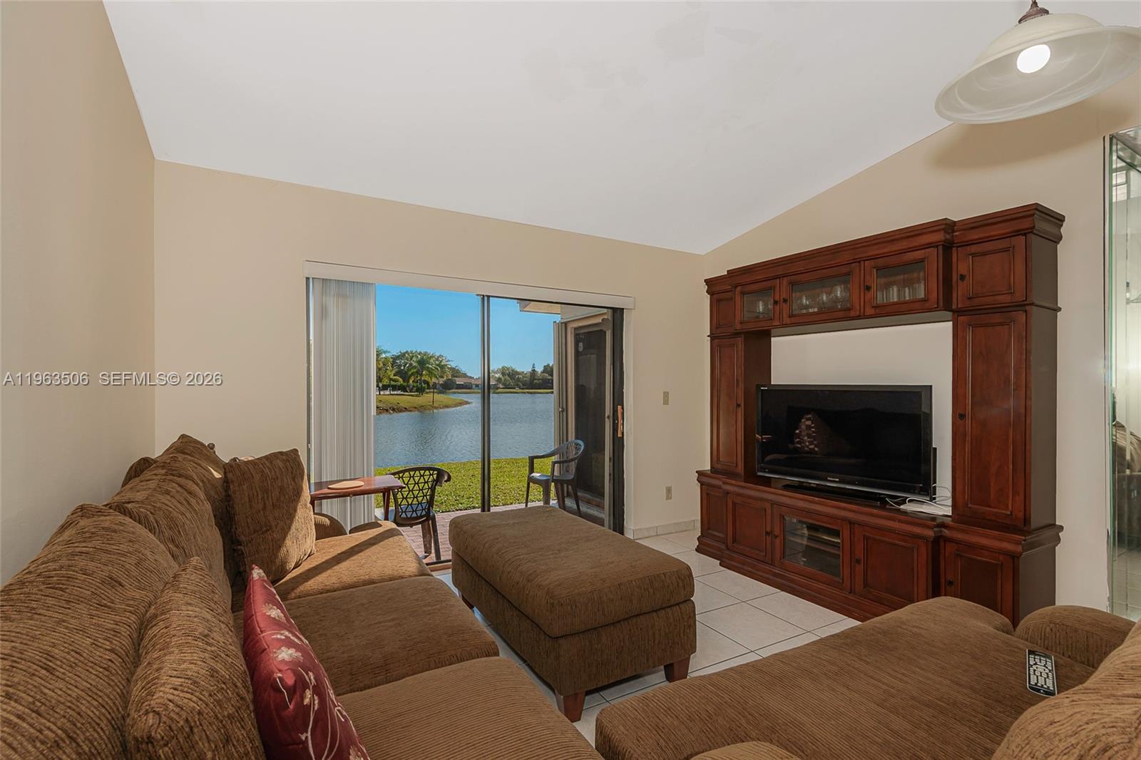 840 Southwest 120th Way Davie, FL 33325 - Photo 6 of 29