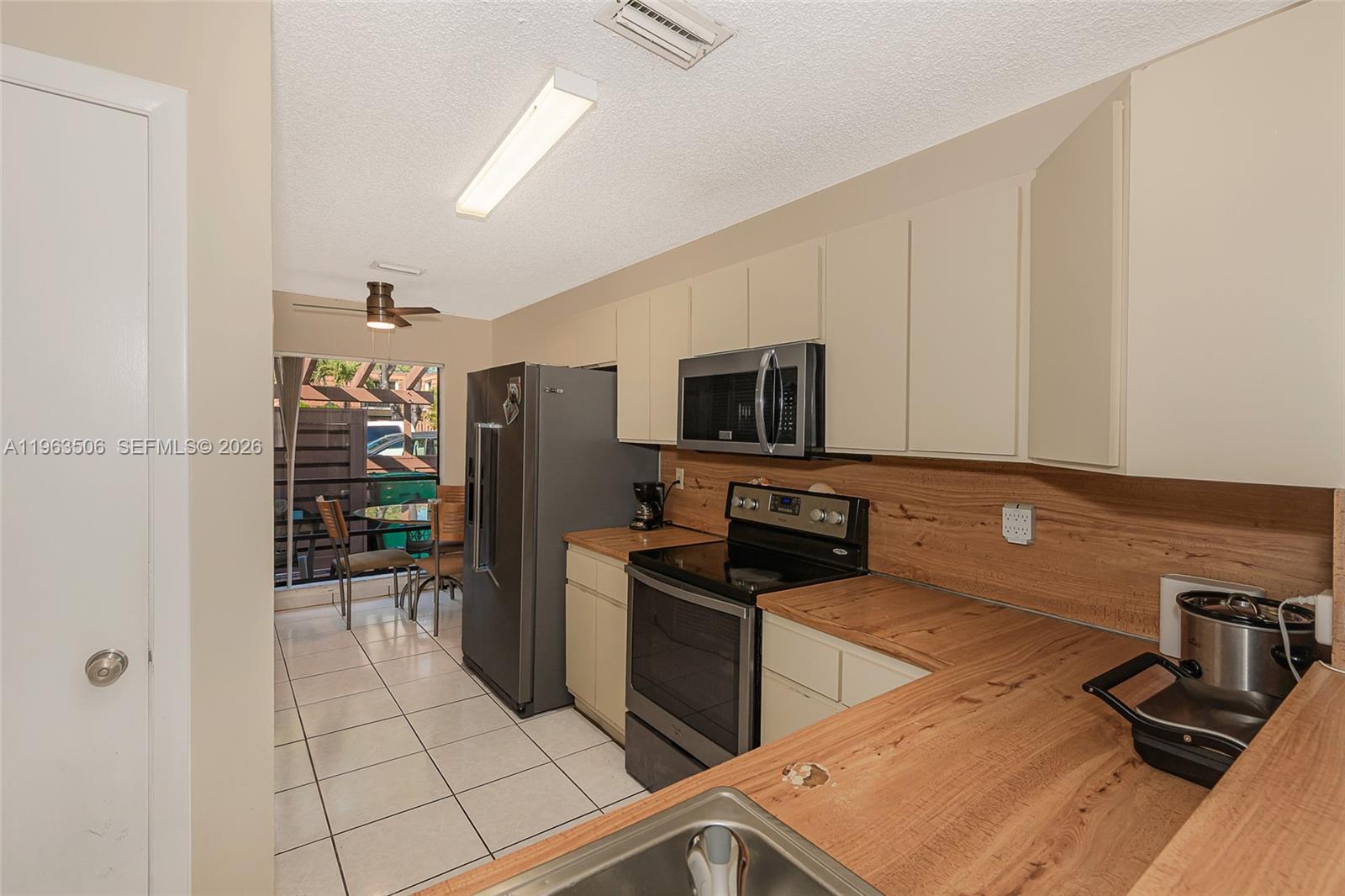 840 Southwest 120th Way Davie, FL 33325 - Photo 10 of 29