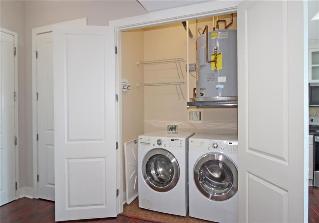 4561 Olde Perimeter Way, Unit 2102 Atlanta, GA 30346 - Photo 20 of 44 a utility room with dryer and washer