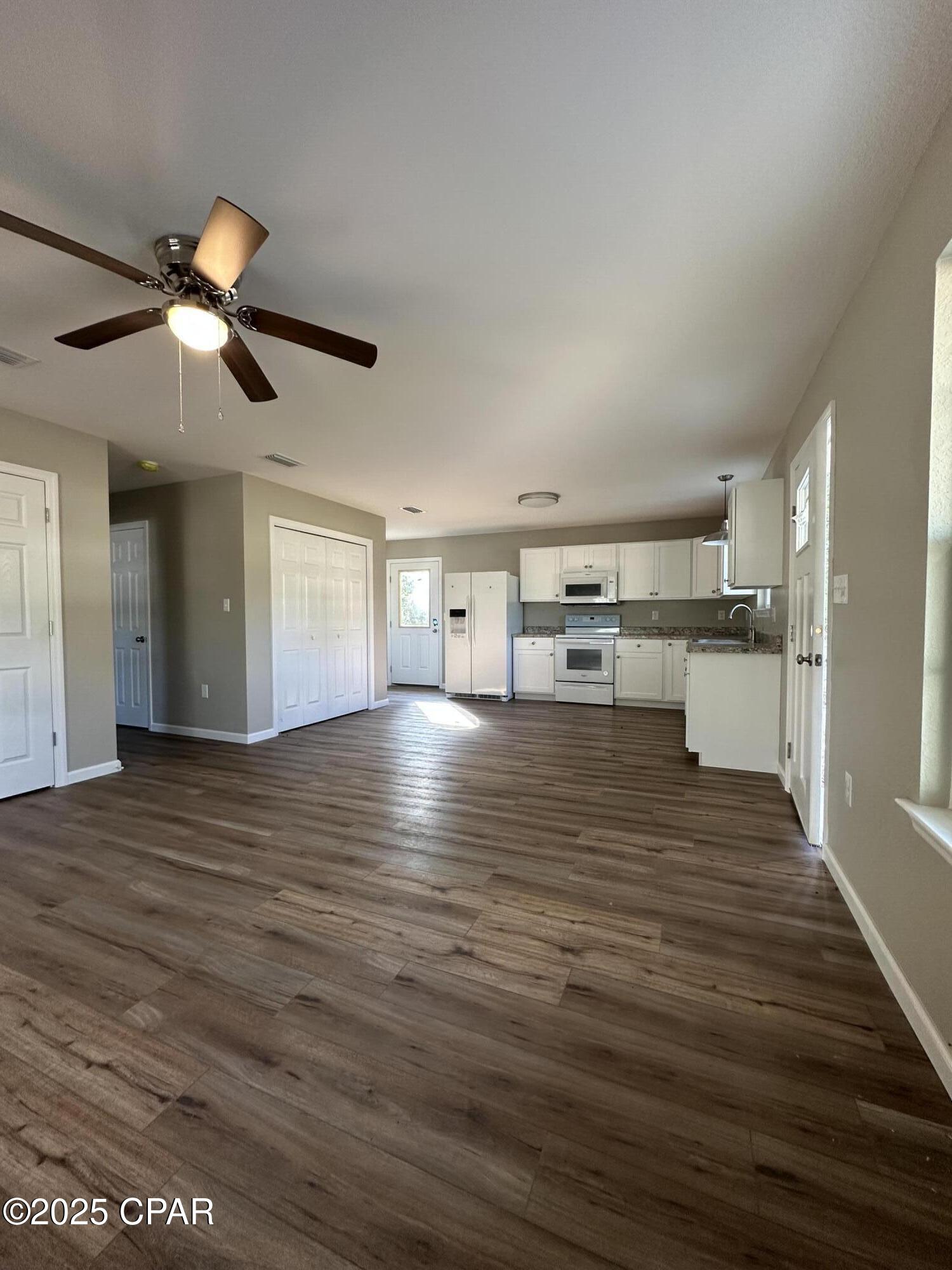 6630 Grande Oak Loop Grand Ridge, FL 32442 - Photo 2 of 20