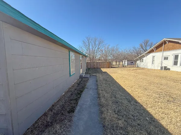 $115,000 | 702 South Canadian Street, Wheeler, TX 79096