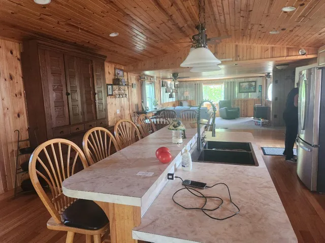$400,000 | 7385 South 88th Avenue, Rothbury, MI 49452