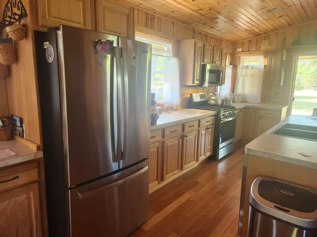 $400,000 | 7385 South 88th Avenue, Rothbury, MI 49452